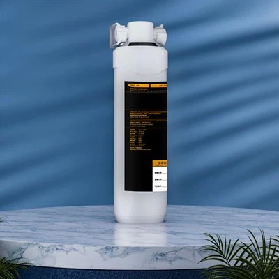 ما هو تأثير اتجاه التدفق على أداء مرشح ثنائي المراحل؟